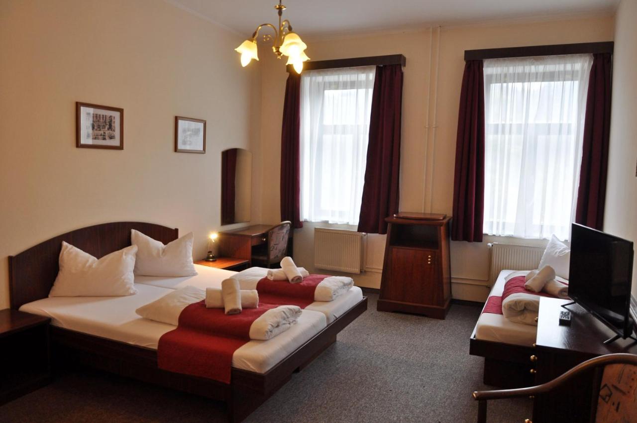 Hotel U Bileho Kone Локет Номер фото