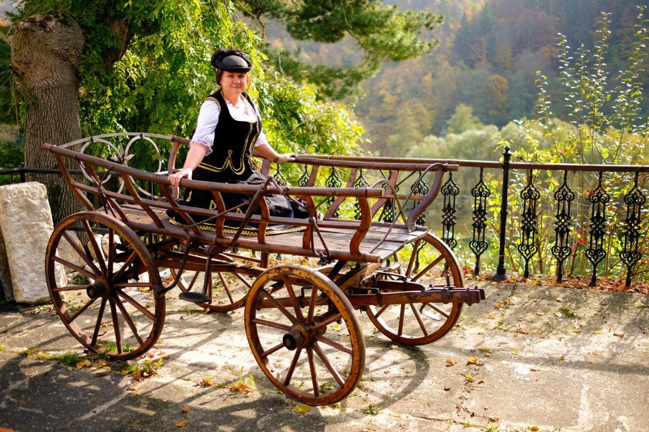 Hotel U Bileho Kone Локет Екстер'єр фото
