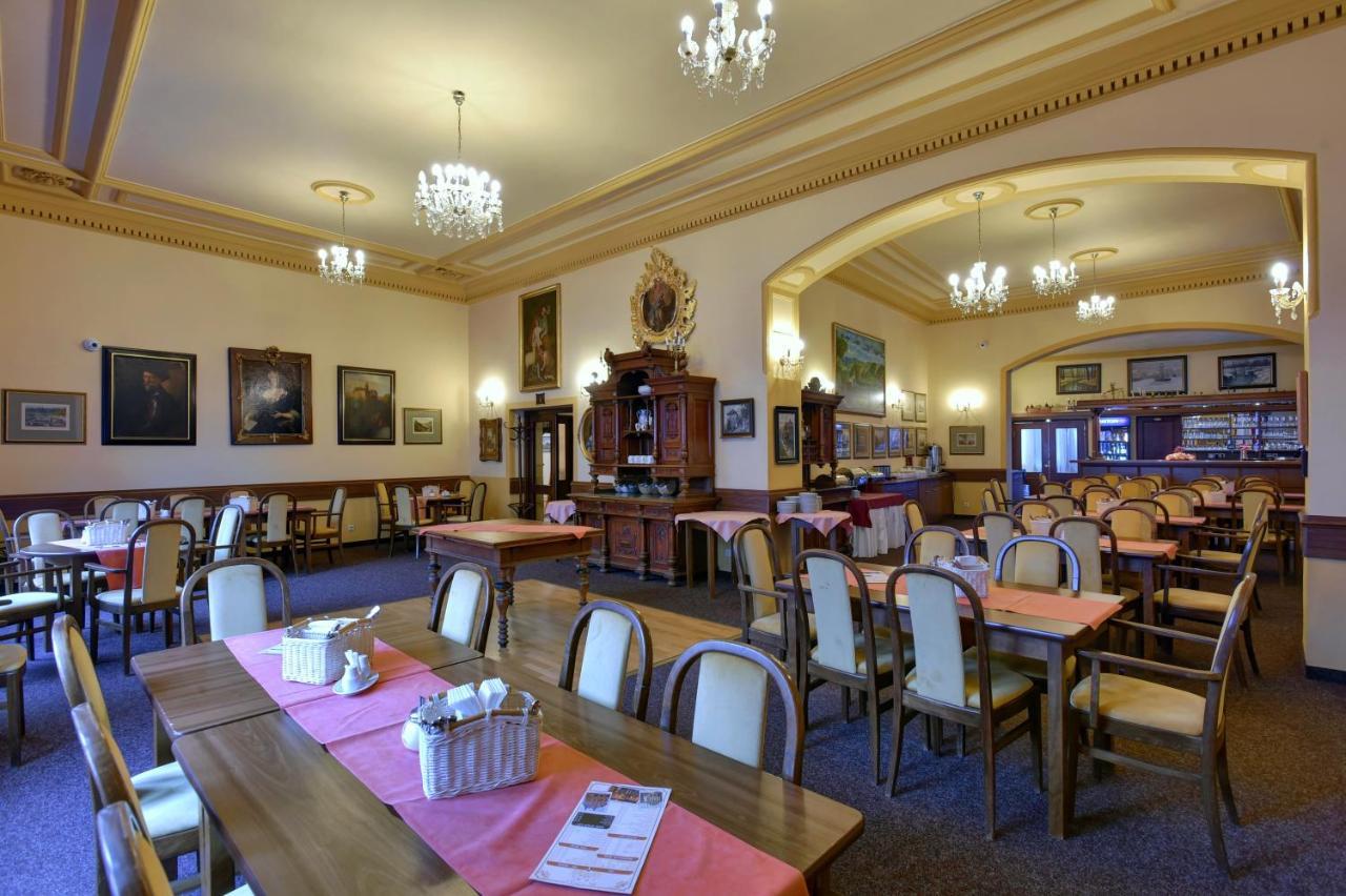 Hotel U Bileho Kone Локет Екстер'єр фото