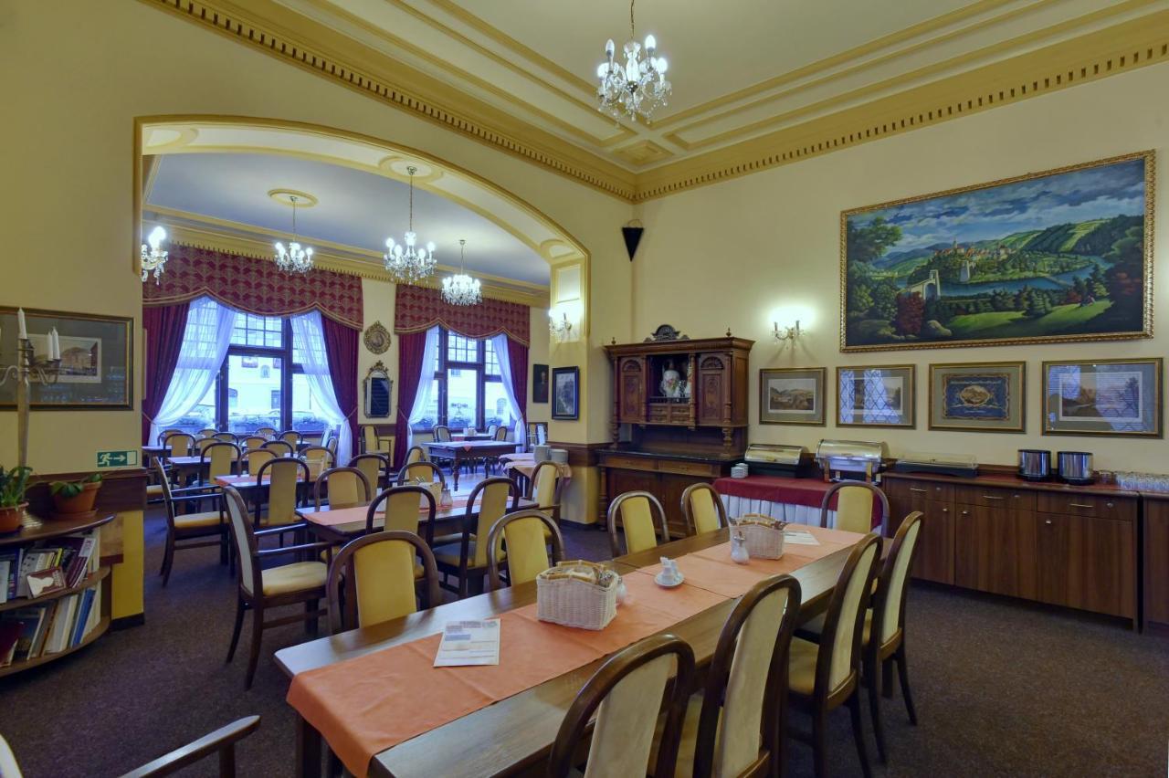 Hotel U Bileho Kone Локет Екстер'єр фото