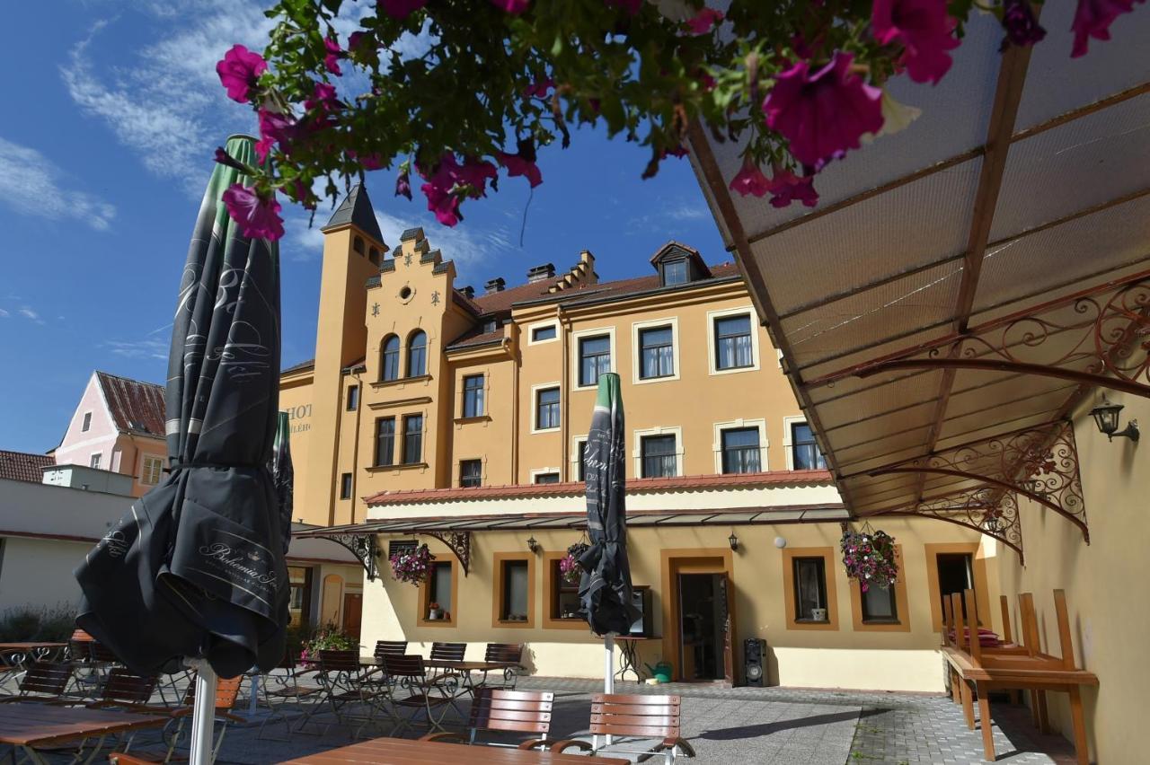 Hotel U Bileho Kone Локет Екстер'єр фото