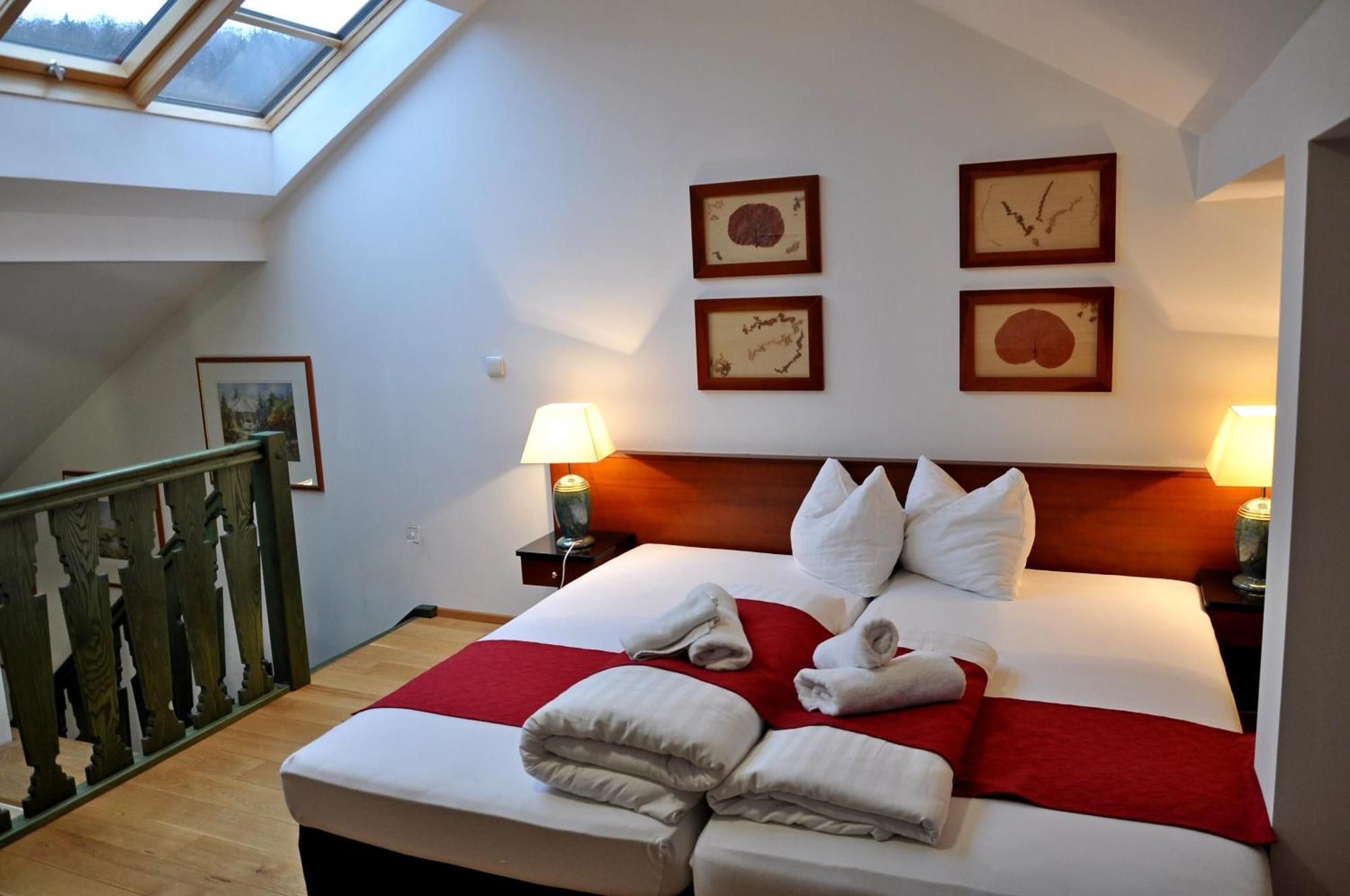 Hotel U Bileho Kone Локет Номер фото