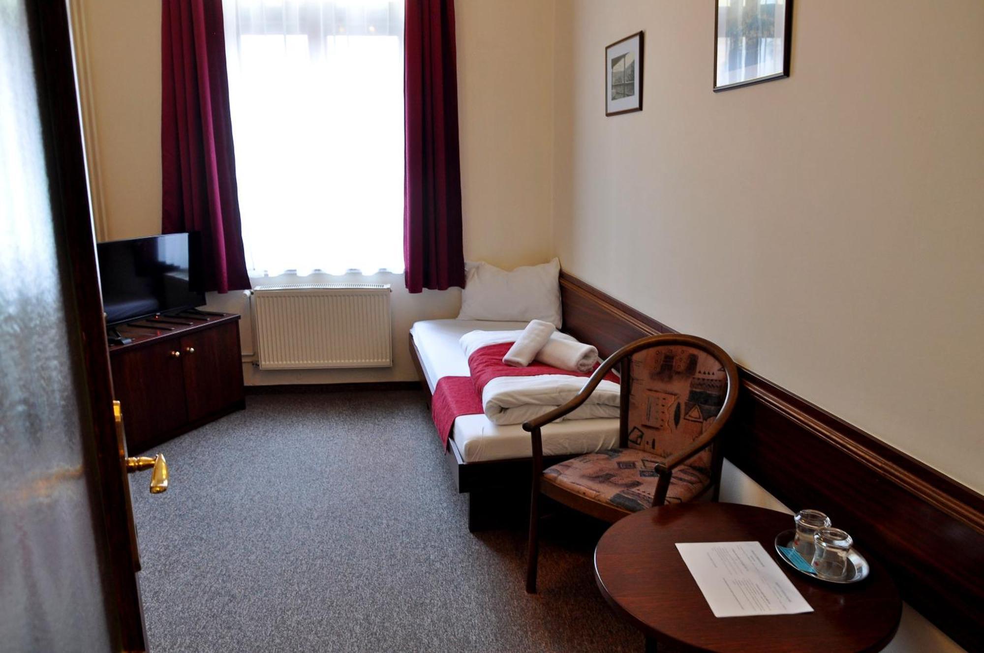 Hotel U Bileho Kone Локет Номер фото