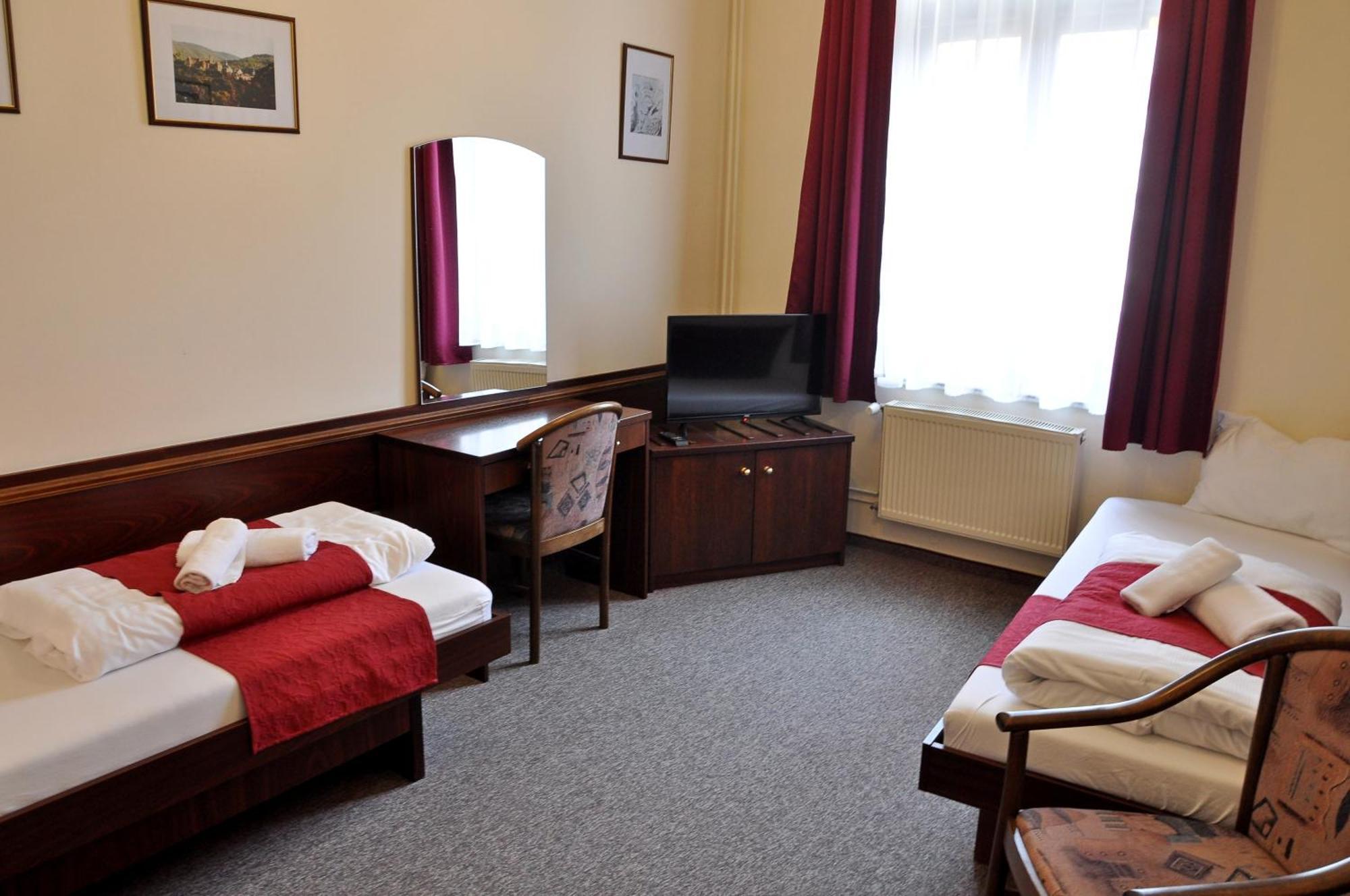 Hotel U Bileho Kone Локет Номер фото